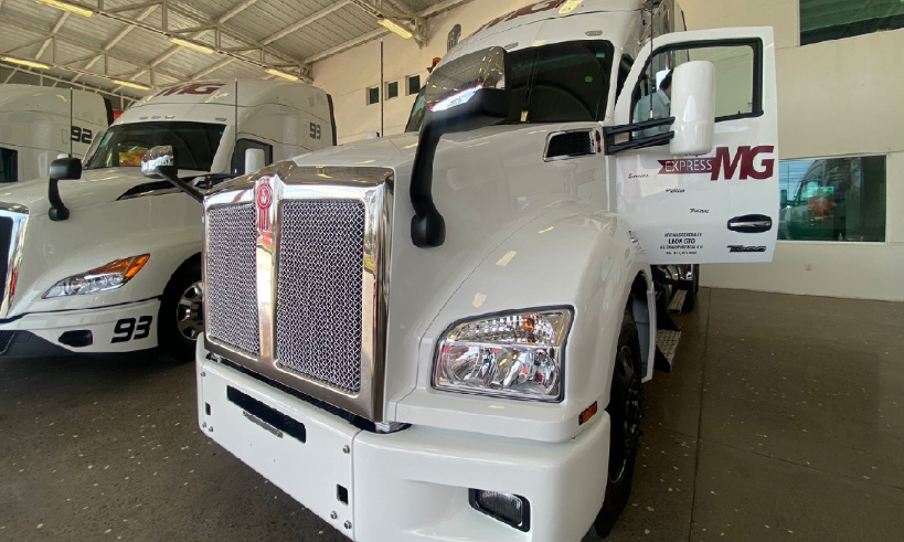 GrupoT21's tweet photo. 🚛 Express MG avanza en renovación y ahora el enfoque es el crecimiento de la flota. https://t.co/WVojBYe7mb

Por @DidierRT #GrupoT21 #Terrestre #BaceKenworth #Paccar #ExpresMG  @ExpressMG @enriquexmg @OscarACeballos https://t.co/3gQCxxQVGw