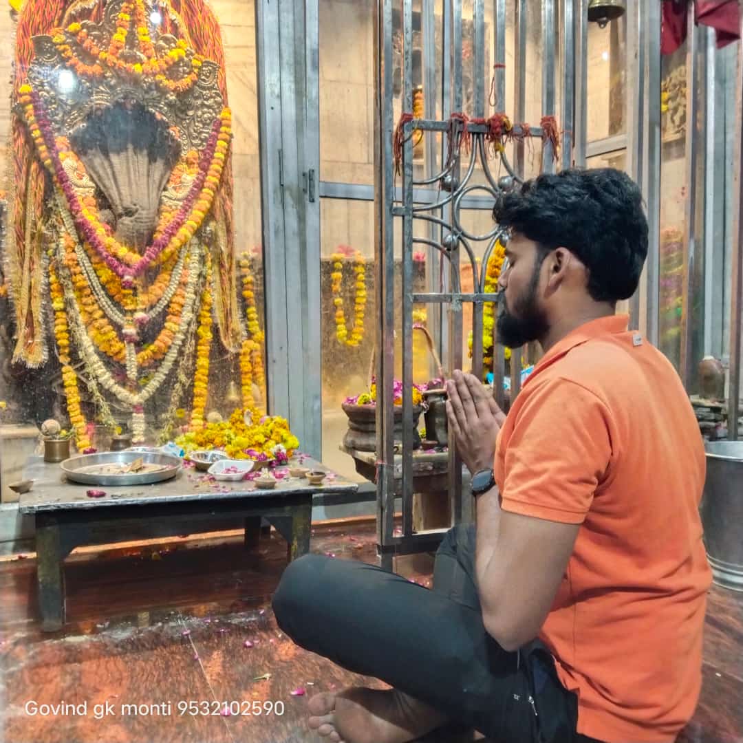 SUNISHKUMARYAD4's tweet photo. पहाड़ों की कंदराओं में बैठकर तप कर लेना सहज है, किन्तु परिवार में रहकर धीरज बनाये रखना सबके वश की बात नहीं।

~  प्रेमचंद
#NewProfilePic https://t.co/KAS9EI9qJQ