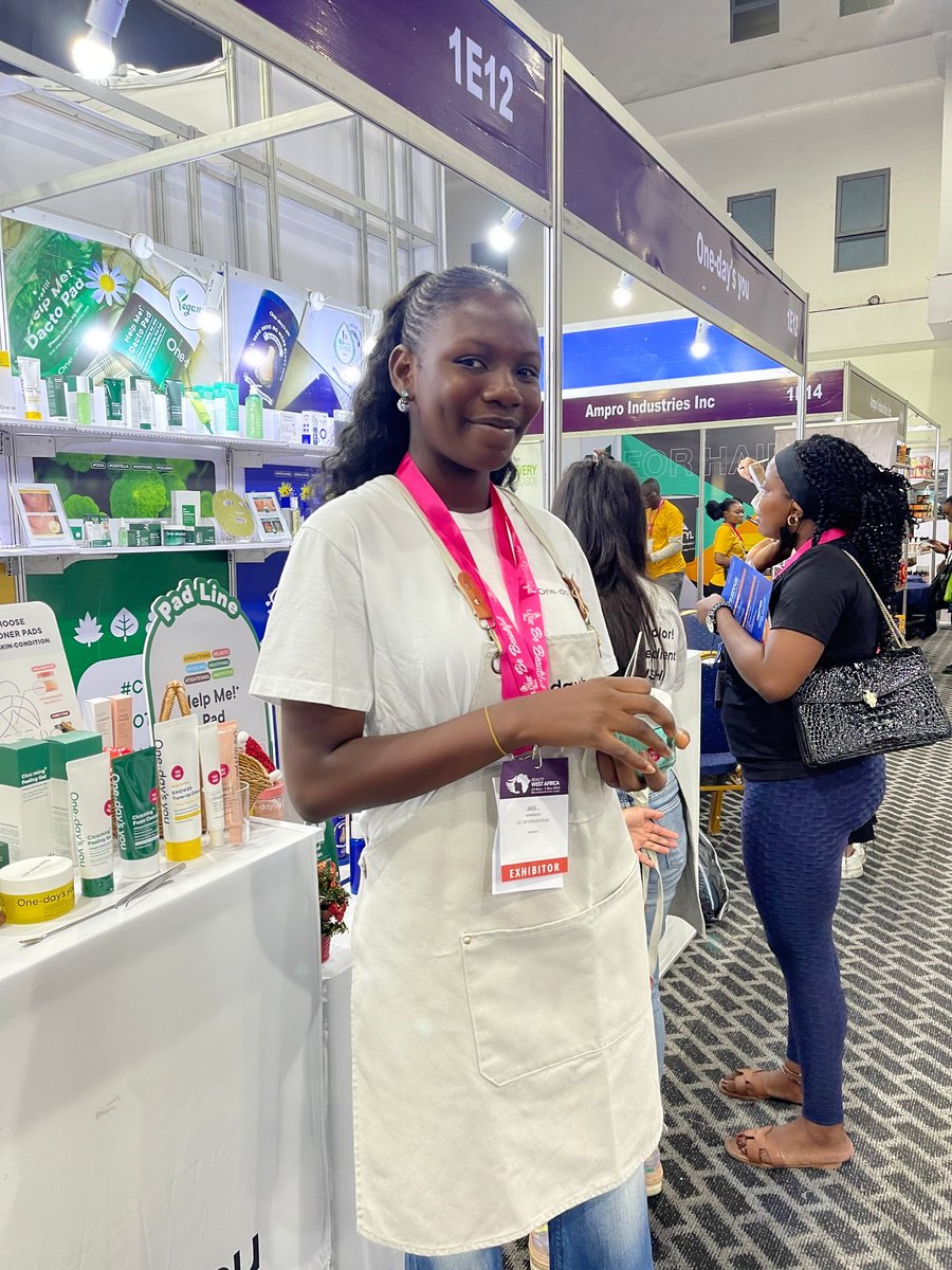 Hammjael41's tweet image. That time I worked as an Interpreter for a Korean beauty company in #lagosnigeria 
My experience: instagram.com/p/CqAOU5wtqZL/…

#beautycompany #koreaninterpreter #lagosbusiness #exhibition #westafricabeauty  #koreanlearner #koreans