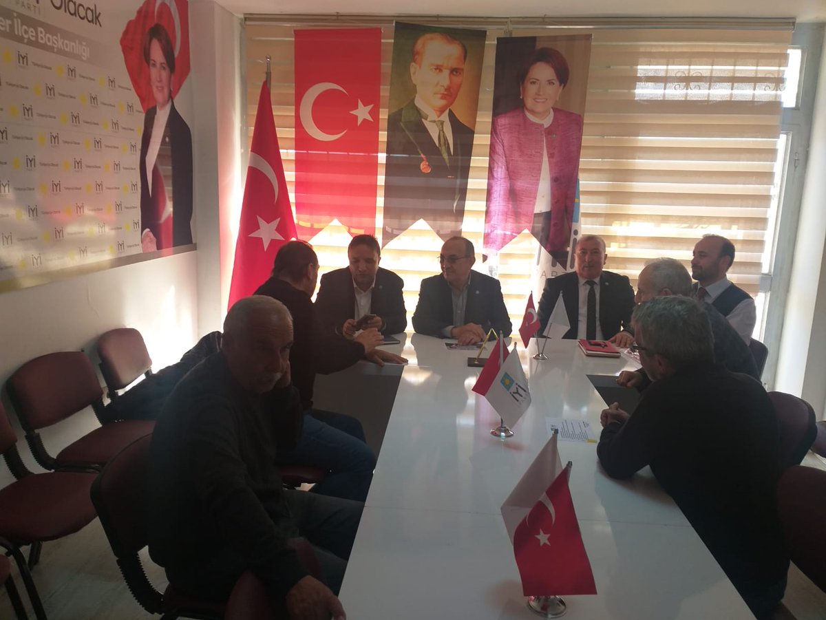 mehmetbasarantr's tweet photo. İYİ Parti Kemer İlçe Başkanlığımızda İlçe Teşkilatımız ile bir araya geldik.

Misafirperverliklerinden dolayı İlçe Başkanımız Hüseyin Çelik ve İlçe Yöneticilerimize çok teşekkür ederim. + https://t.co/7FBplAghVN