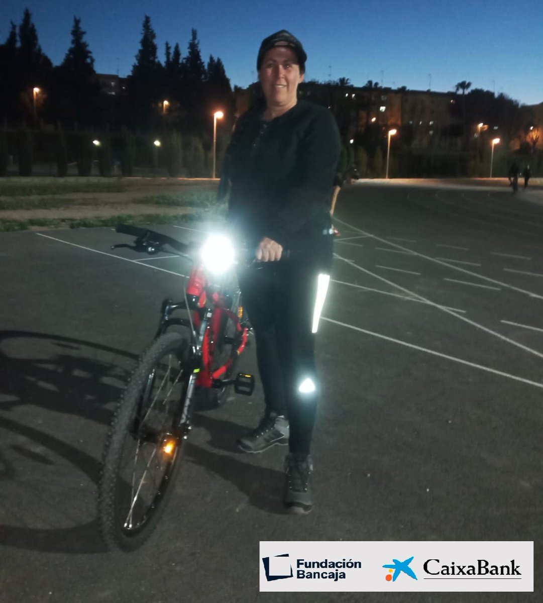 HogarSi's tweet photo. ⚠️ Una de las dificultades en el acceso al empleo son los trayectos largos e inseguros.
🚲 Gracias a @FundacionBcja y @caixabank, a través del proyecto #cooperaONG, se ha becado a Shaudy, acortando los tiempos de traslado para acceder a entrevistas y búsqueda de empleo. 🤝 https://t.co/K85Jqx1AeI