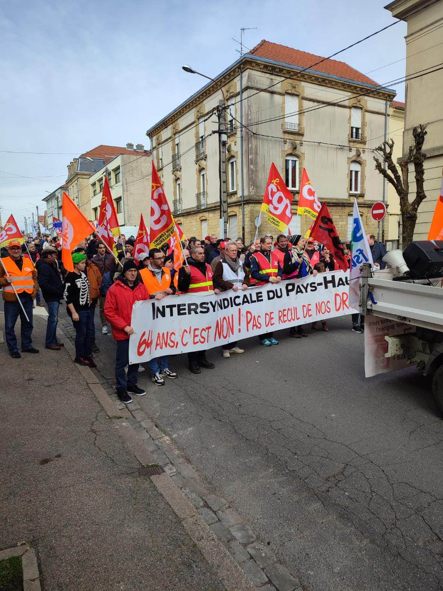 🔴 Manifestation à #longwy 
650 personnes étaient présentes pour manifester contre la réforme des #retraites 

#greve28mars #28mars 
#64ansCestNon #64anscesttoujoursnon 
 #reformedesretraites #retraite #syndicat #CGT #syndicats #cgtenlutte #manifestation #greve #mobilisation