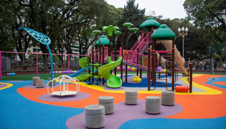En Recoleta se inauguraron nuevos patios de juegos para que los chicos del barrio disfruten del espacio 🛝 Podés encontrar juegos innovadores en las plazas Rubén Darío, Vicente López y Planes, y Parque de las Naciones. Conocé más en bit.ly/PatiodeJuegos-…