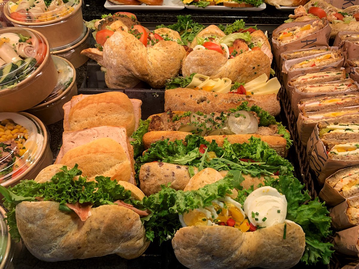 findinganeish's tweet image. A3. I lived in Germany as a teenager so it feels like a home from home. (I’d say the same for Australia but I’ve not been back yet.) I love the language, the cities, the bread. #TRLT