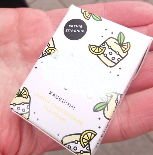 AgentAJay's tweet image. Yellow font on white background. Classic in terms of a #readability #accessibility no no. I haven&apos;t expected to find it as design in reality. Well life thought me wrong...