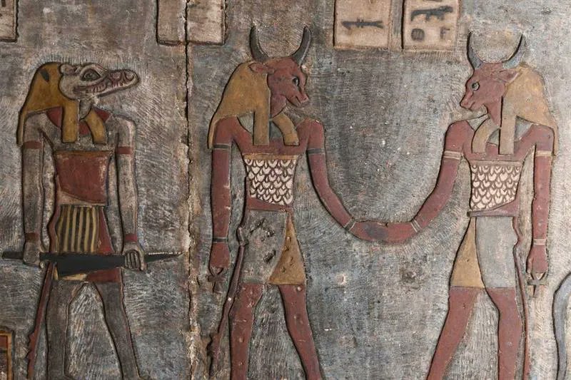 DrDavidMiano's tweet photo. The cleaning of a ceiling in the temple of Esna near Luxor has revealed the oldest-known complete depiction of the zodiac in Egypt (the Dendera Zodiac is incomplete). This one dates to the 3rd century CE. https://t.co/s0KeJfi9O9 #ancientEgypt https://t.co/2AV3Kk8cBM