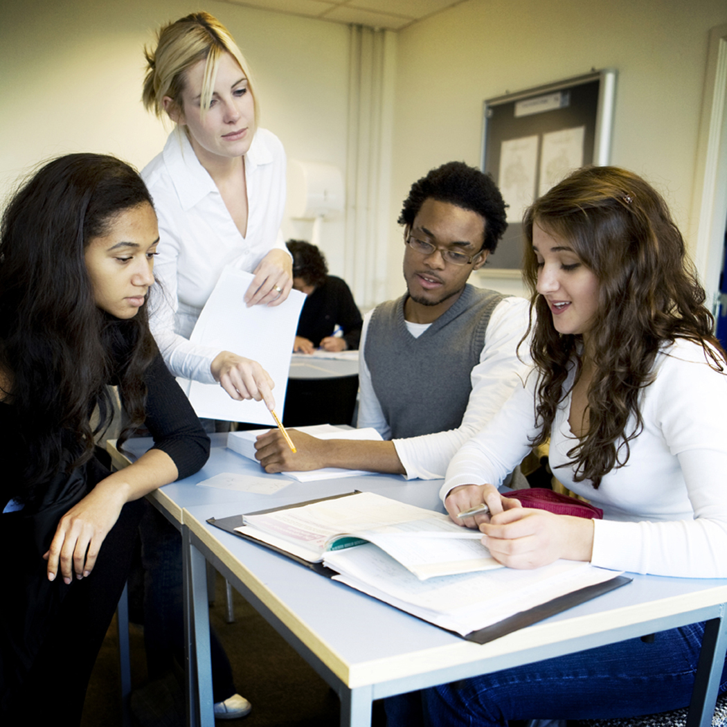 Our scholarship applications are open now! Durham Community Foundation offers several different scholarships for students in the Region of Durham. Check out our website for more info, and please share with local students in your life. 
ow.ly/fmKy50Nu4R3