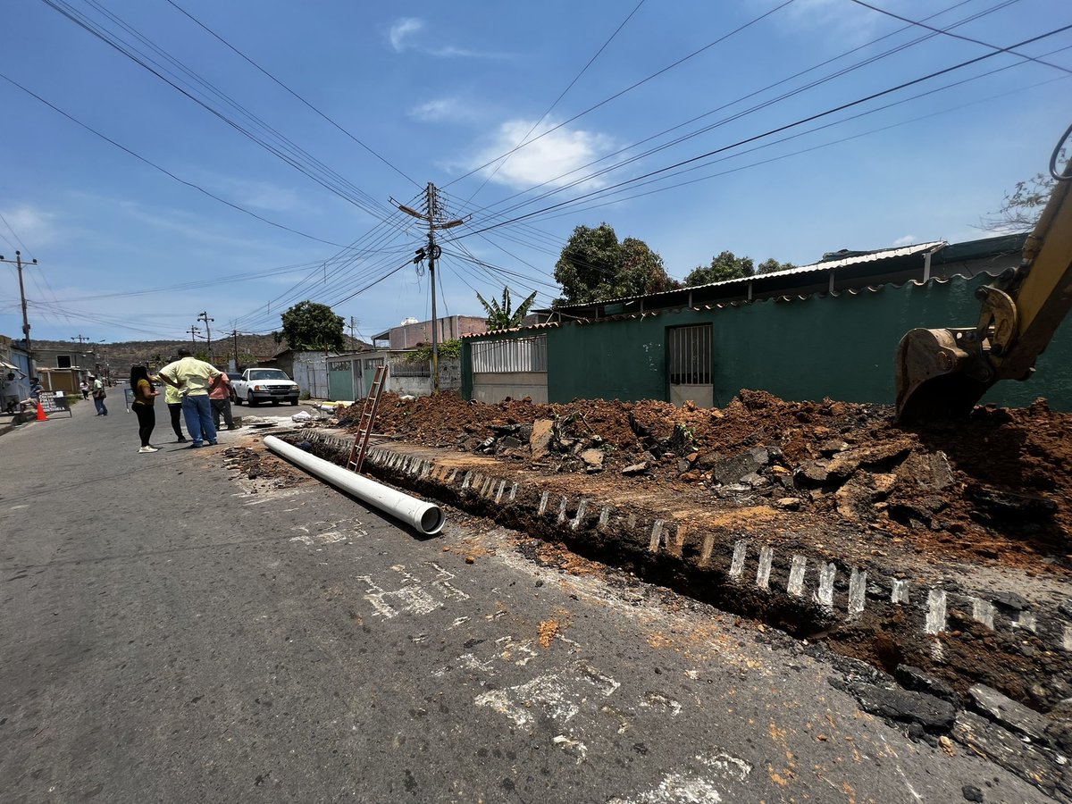 sugeyherreram's tweet photo. Inspeccioné los trabajos realizado del colector caído de 160 metros lineales en la Calle 8 de Tronconal III, como parte del plan de rehabilitación integral de Los Tronconales. https://t.co/qBgypd6Cne