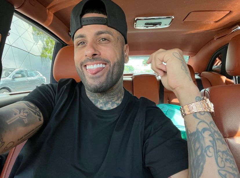 NickyJamPR's tweet photo. Sonríanle a la vida que solo tenemos una 😜 https://t.co/wyzgwkYxGH