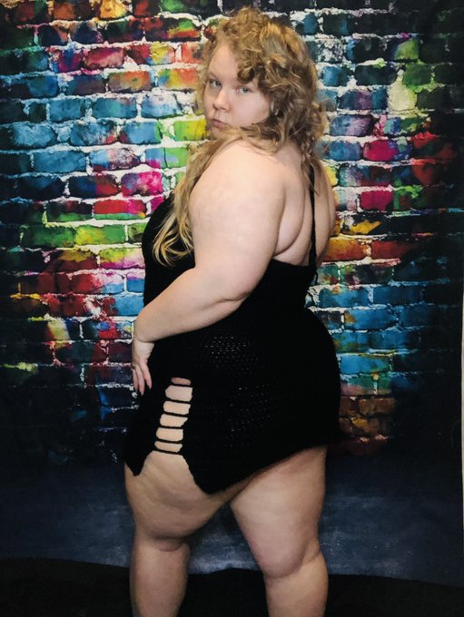 In loveeee with the dress I made 😩😩😩 https://t.co/B2rw1SHbWO<a href="/tag/newprofilepic"class="tags"><span>#newprofilepic</span></a>