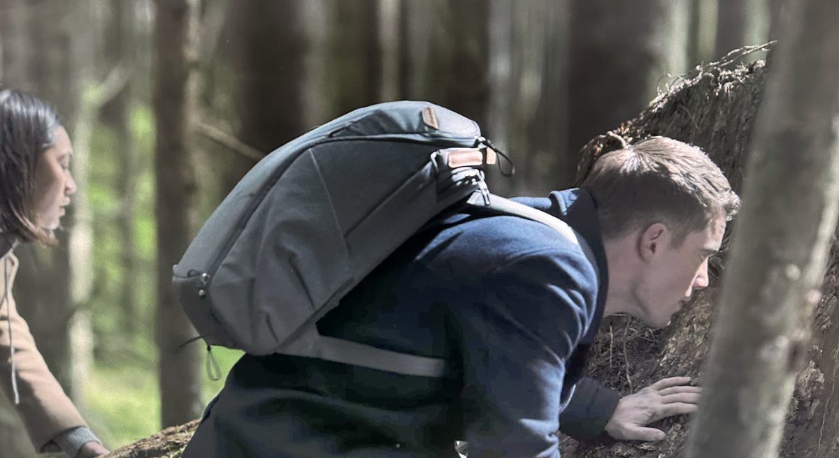 ronhammer's tweet photo. Gabriel Basso rocking the 
@peakdesignltd
 Everyday Backpack Zip in The Night Agent episode 3: The Zookeeper! https://t.co/xUDiHnI6Ou