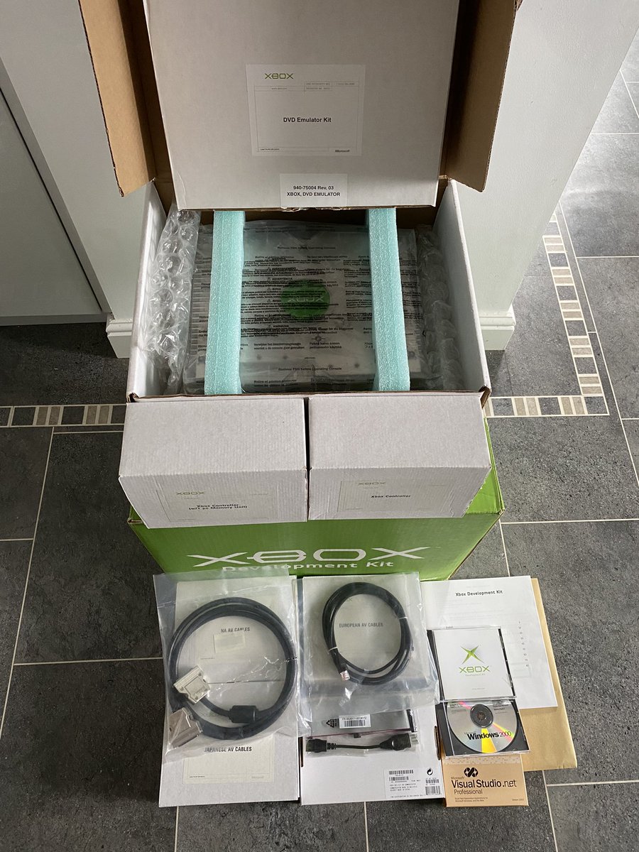 GameboxUkv's tweet image. A new in box #originalxbox Dvt4 Development Kit. Not many like this floating about.
#xbox #devkit #gamedev