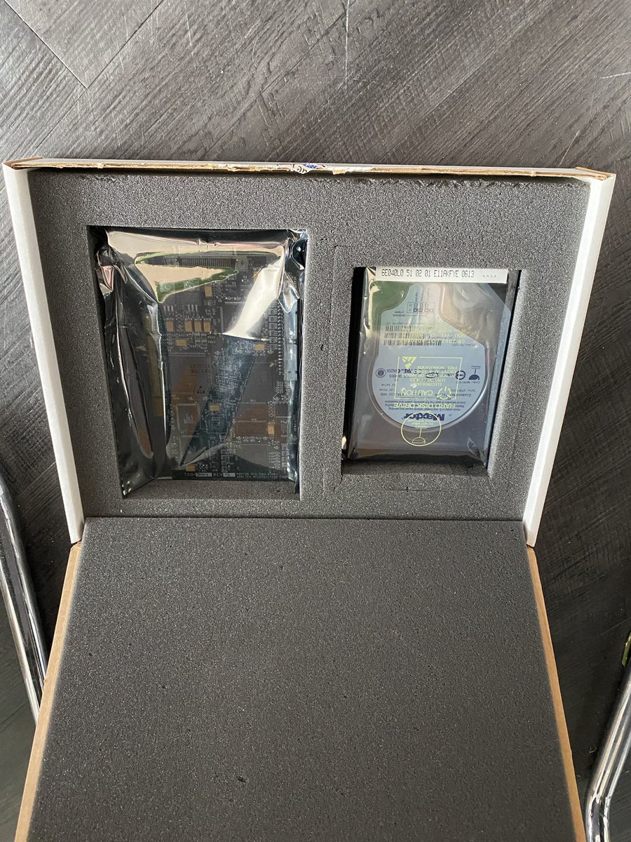 GameboxUkv's tweet image. A new in box #originalxbox Dvt4 Development Kit. Not many like this floating about.
#xbox #devkit #gamedev