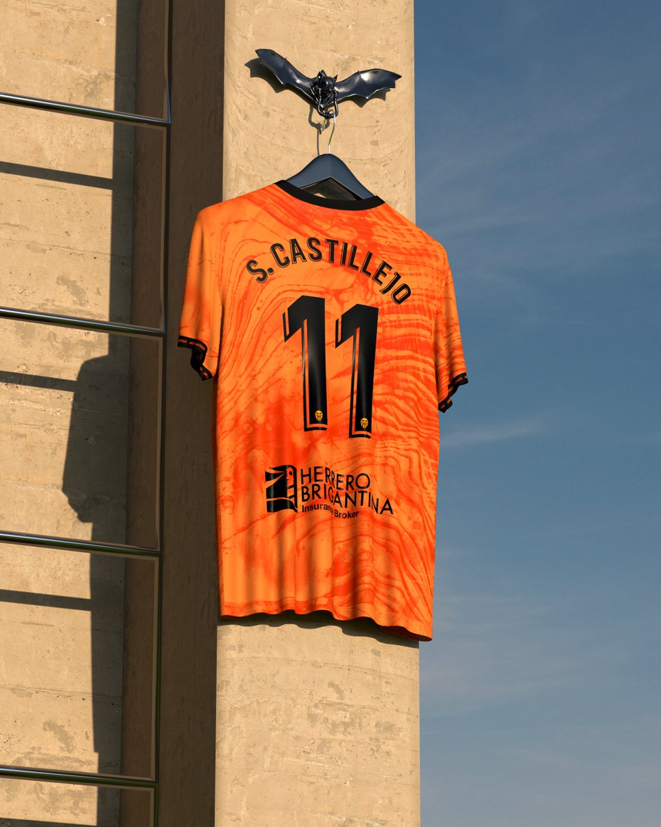 kits_by_samu's tweet photo. Valencia, home to Los Che, Lo Rat Penat and its famous oranges. This concept jersey pays tribute to all the Valencianistas out there. Amunt VCF! 

2/2 - details - 3D design by @kits_by_samu🎨

#Valencia #ValenciaCF #VCF #AmuntValencia #Mestalla #Castillejo #CLO3D #PUMA https://t.co/bevUQU9vkA