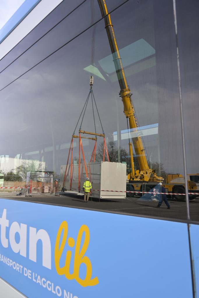 NiortAgglo's tweet image. #NiortAgglo #Niort D'ici 2027, 24 bus diesel @TanlibN seront remplacés par des bus #BioGNV, soit 40% de la flotte. @NiortAgglo investit 40M€ pour développer les mobilités decarbonées par l'achat de nouveaux bus et la construction de la station qui les alimentera en biogaz.