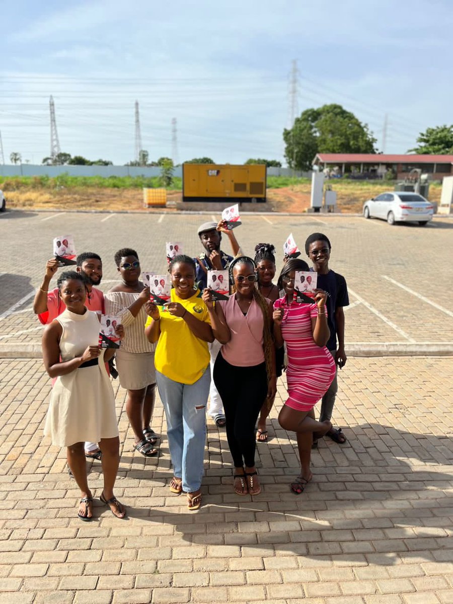 Democratic_AA's tweet photo. DAA door to door campaign to both North Dzorwulu and Osu campuses of the Ghana Institute of Journalism. #gijpolcom2023 #wecareforyou #peopleoverpolitics #daa #readywillingable https://t.co/IyD7Z5FcIO