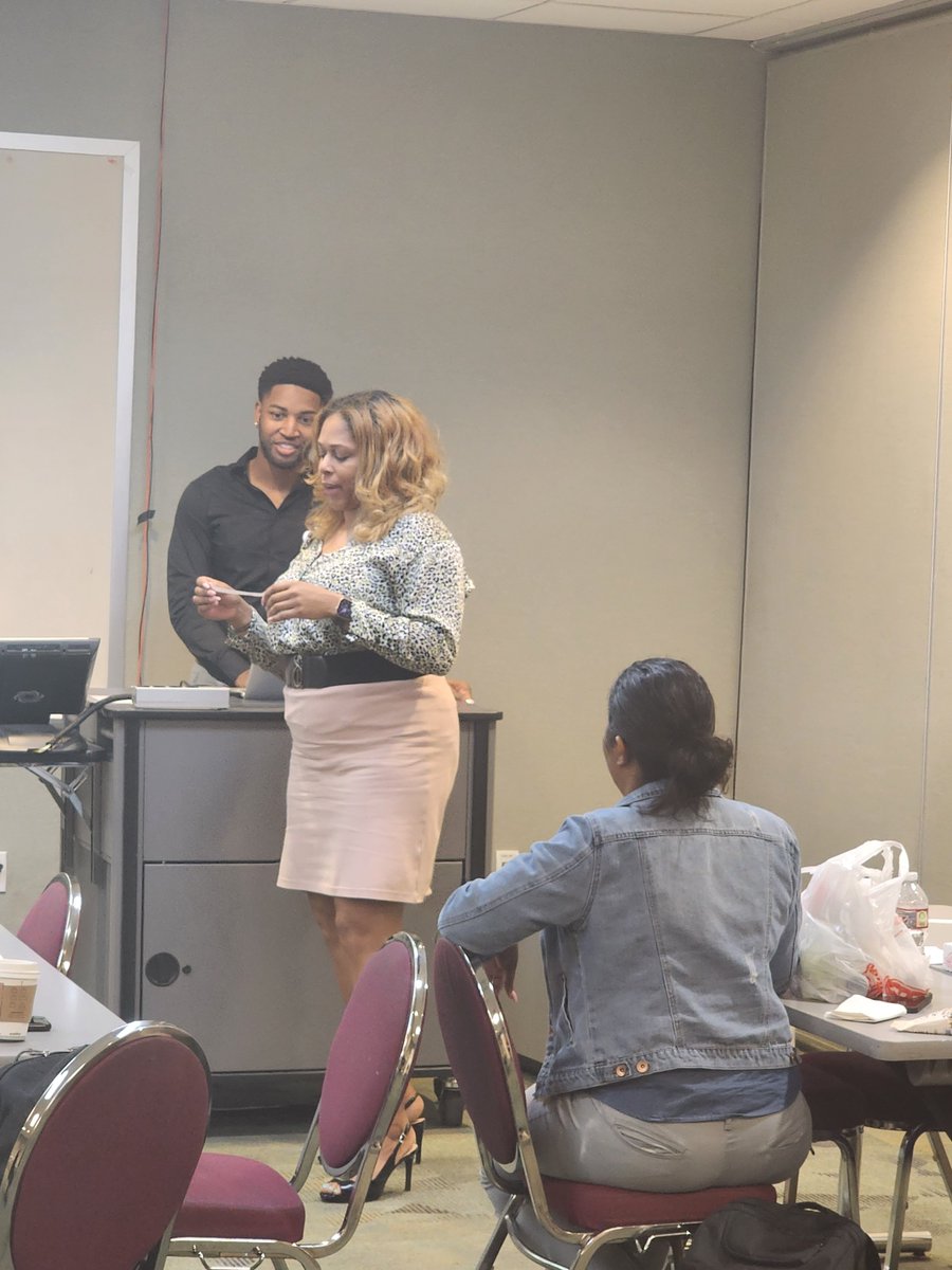 HISD_HRO's tweet image. Today we had our 1st learning session for our new Lunch and Learn series at HMW. Participants engaged in practical tips around effective interviewing skills. The goal is to get people ready for their next role in HISD.
#agreatplacetowork #orgdev #empexp #employeerelations