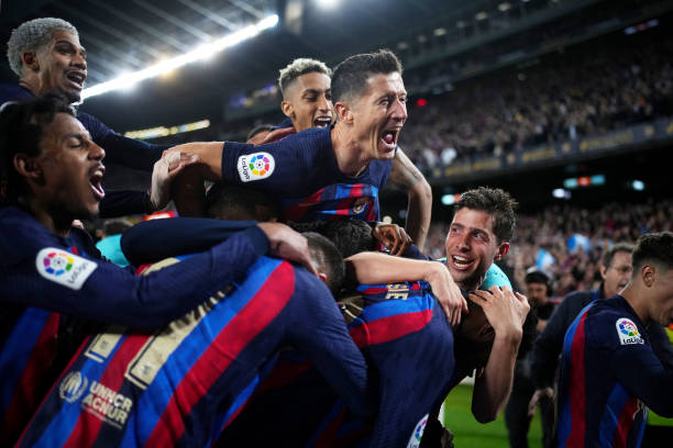 PwitterLeague_'s tweet photo. OFFICIEL !

Voici l'argent gagné par les sponsors après les 2 matchs du jour !

@pasics_pwitter +5M (Victoire du Varcelona)
@Padidas_off +2.5M (Match nul de Pociedad)
@Pumbro_ +2.5M (Match nul du POSC) https://t.co/rF0UDgU7VW