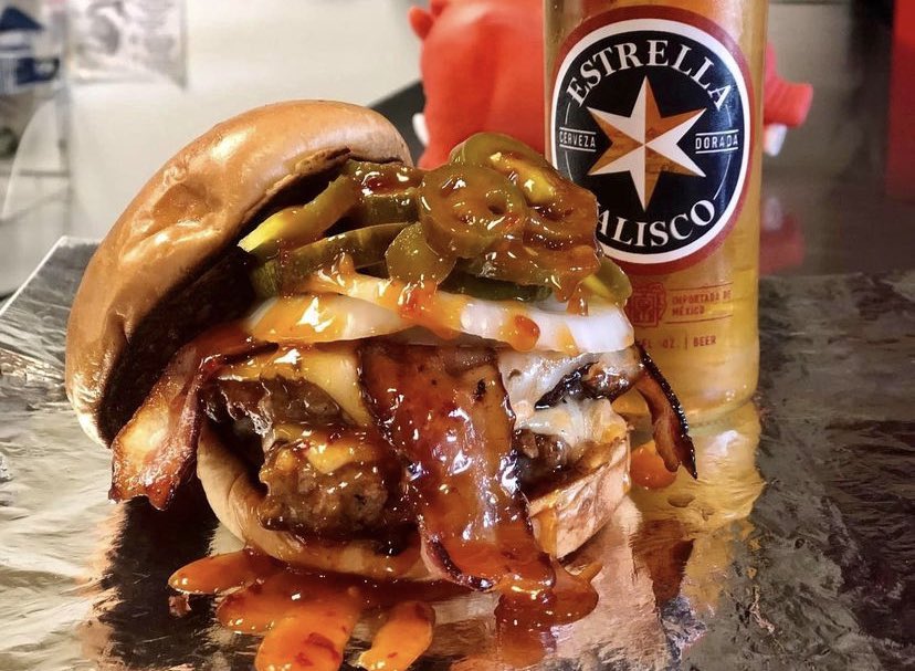 Stop by @bethsburgerbar today for ✨ 𝐃𝐎𝐔𝐁𝐋𝐄 ✨ points with every burger purchase. Ask how to earn 𝐅𝐑𝐄𝐄 burgers at the register!
•
•
•
#dpt #doublepointtuesday #orlandoflorida #burgers #orlandofoodporn #takeouttuesday