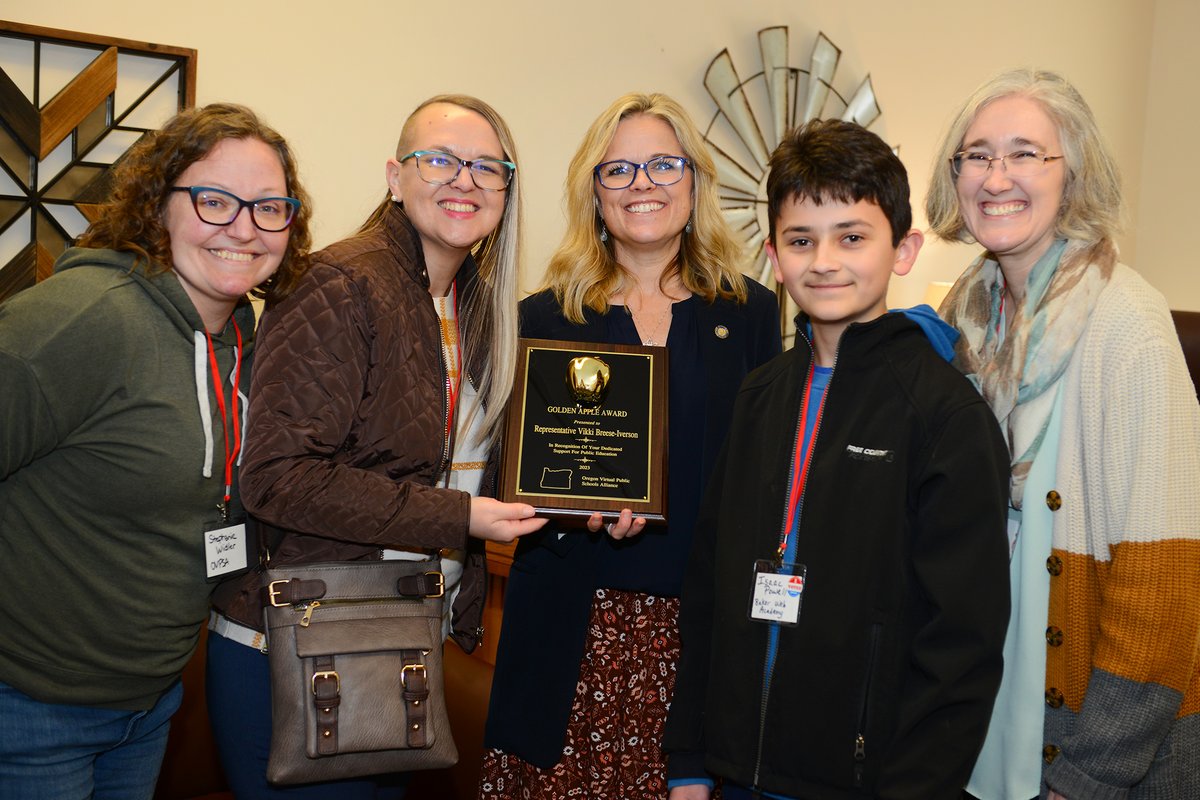 Thank you to everyone who attended #OVPSACapitolDay! Students and families learned about the legislative process and presented awards to legislators who support #School Choice. #ITrustParents