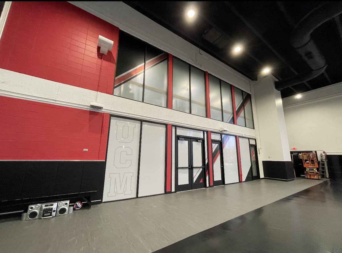 Impact4800's tweet photo. The newly improved Rodger Denker Wrestling facility at the University of Central Missouri (@UCMMULES) received a full interior signage & graphics package courtesy of Impact. 

The facility looks brand-new, and turned out fantastic!

If your program is in need of a revamp, contact us today! 

 @UCMwrestling 
#AnySignAnywhere