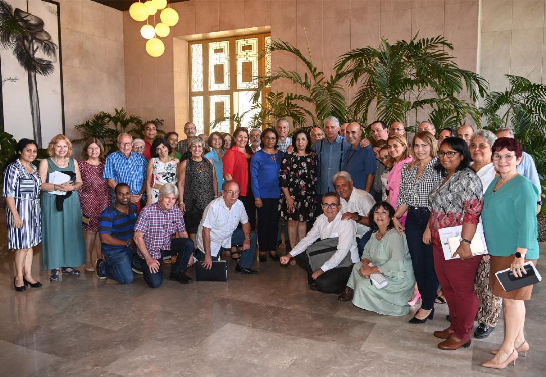 Celebramos 3 años del primer encuentro con el Grupo de Expertos de Salud. Recordamos los días inciertos cuando aparecieron los primeros casos de #COVID19 y juntos empezamos a buscar soluciones, hasta llegar a nuestras vacunas. Les agradecí por todo lo que hicieron para salvarnos.