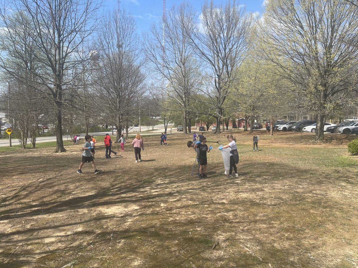 Service Learning in Action; MSE EARTH DAY PREP with HSV Green Team! @Graham_Wendy #hsvgate