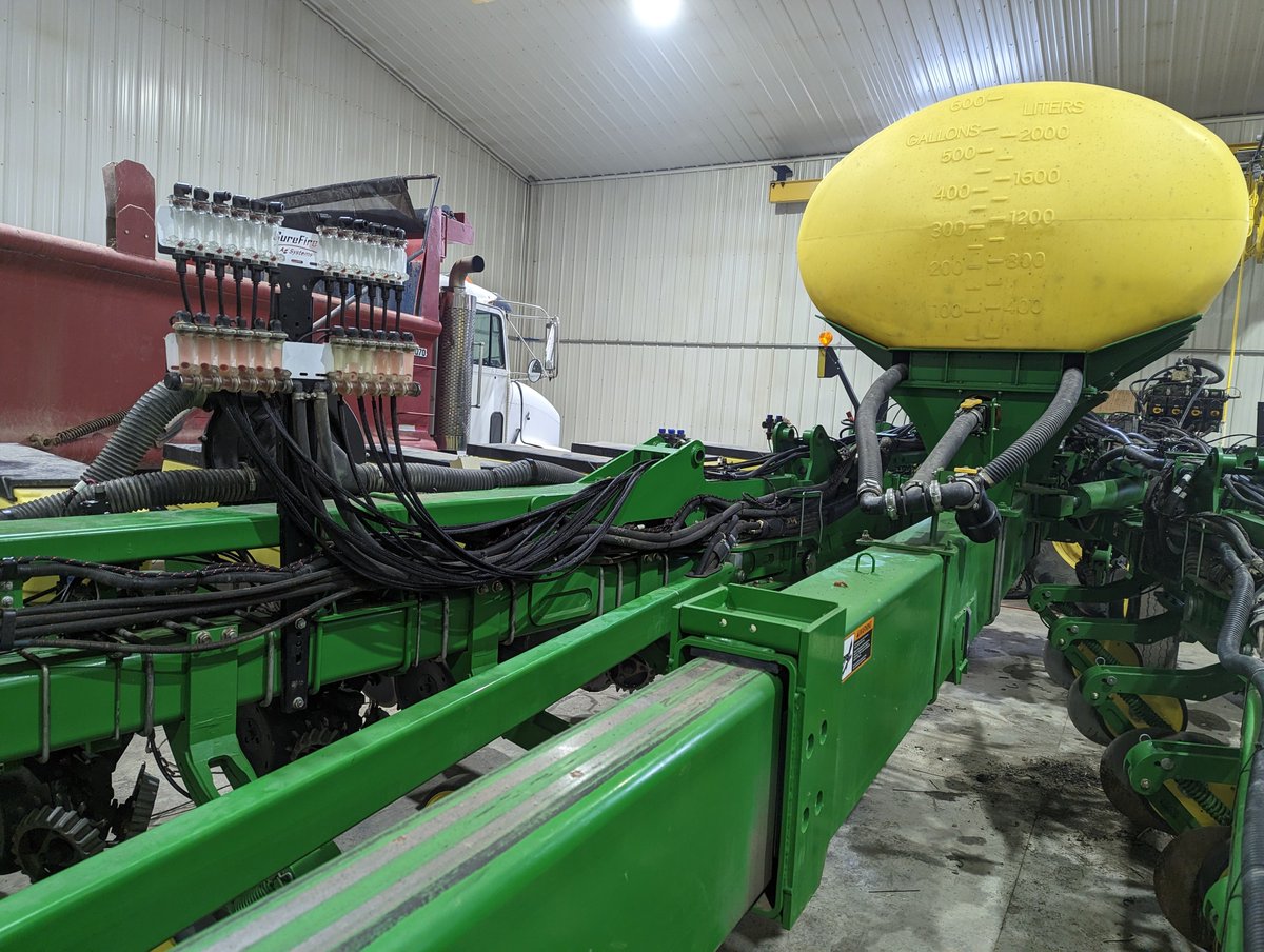 EdJHanson's tweet photo. Project came together well...
2x pump right
In row, totally tubular
2x2 JD opener
#liquidshift
@SurePointAg @CangrowCrop https://t.co/Na6HvEYjcJ