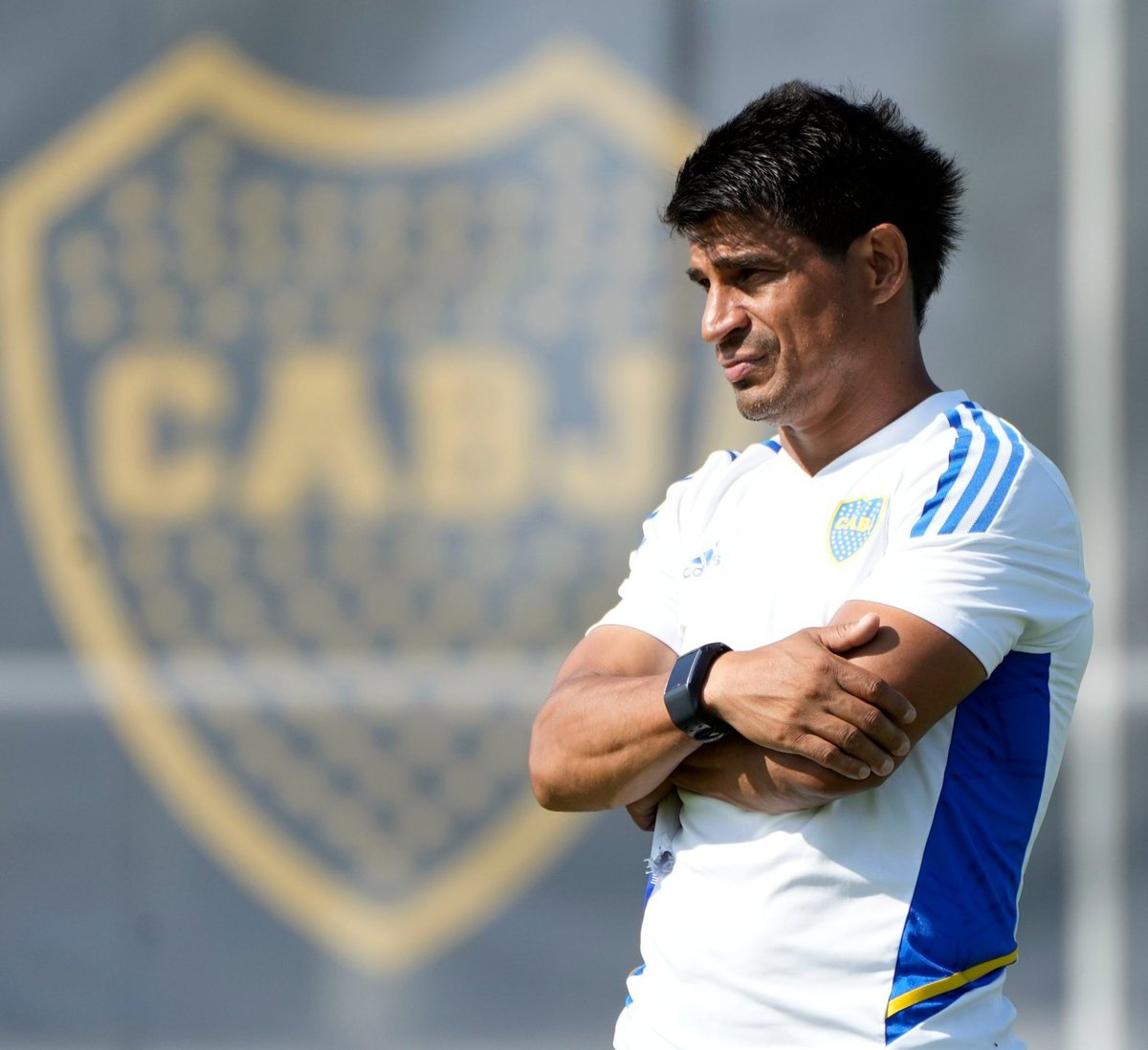 futbolykaos's tweet photo. #Ibarra jugó su grupo de la muerte 💀 ⚽ #BocaJuniors Fracasó Román 🔵 🟡 🔵 https://t.co/FfHzVW8LQM