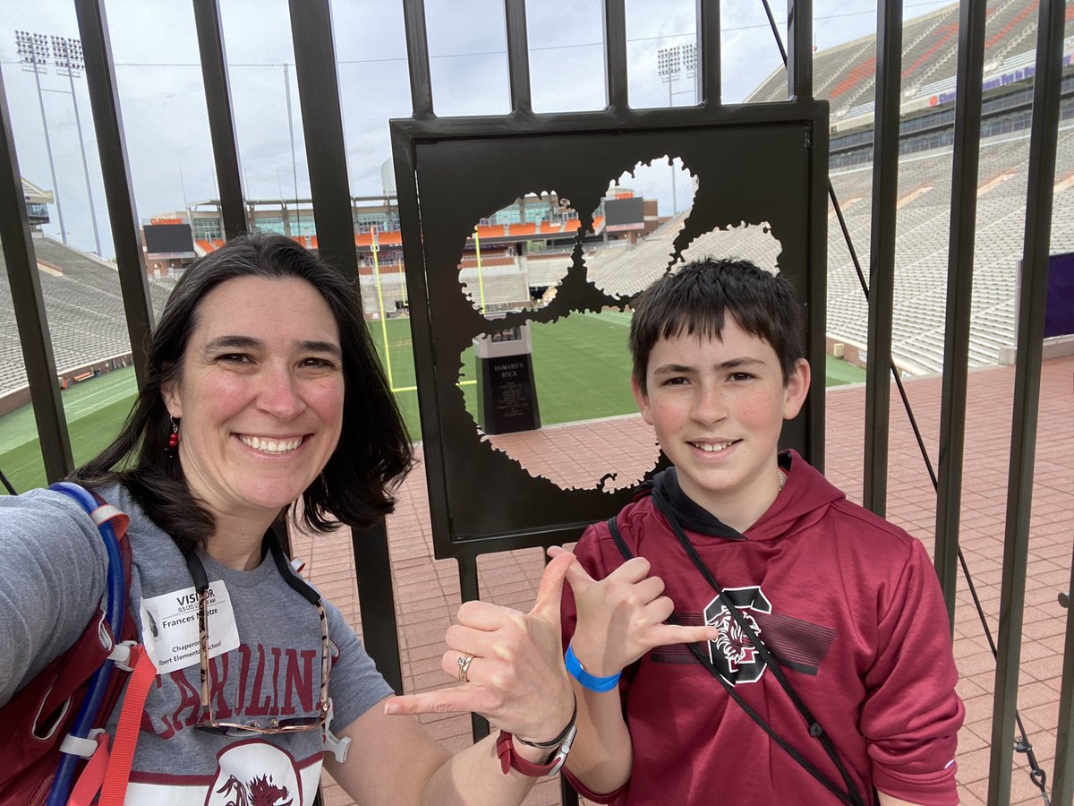 FrancesMeetze's tweet photo. Enjoyed chaperoning @gilbert_elem 5th grade trip today! Wore our Gamecock gear into enemy territory and did a cool DNA lab! #gococks https://t.co/rlAbZy3zD0