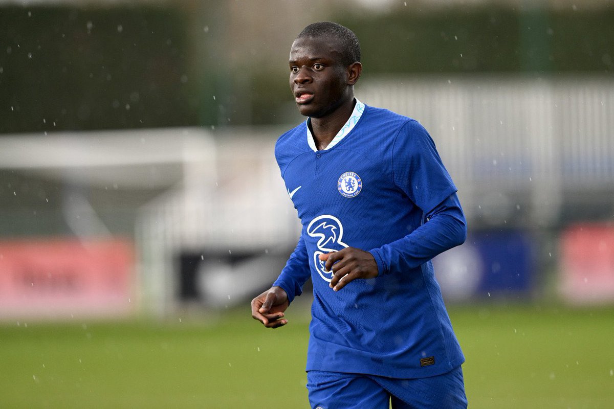 PSG; Chelsea ile sözleşmesini henüz uzatmayan 31 yaşındaki Fransız orta saha oyuncusu N'Golo Kante'nin temsilcileriyle temas halinde. (90min) #PSG #Chelsea #NGoloKante #Kante #transfergelişmesi #transferarenası #transfergundemi #transfergunlugu #transferhattı