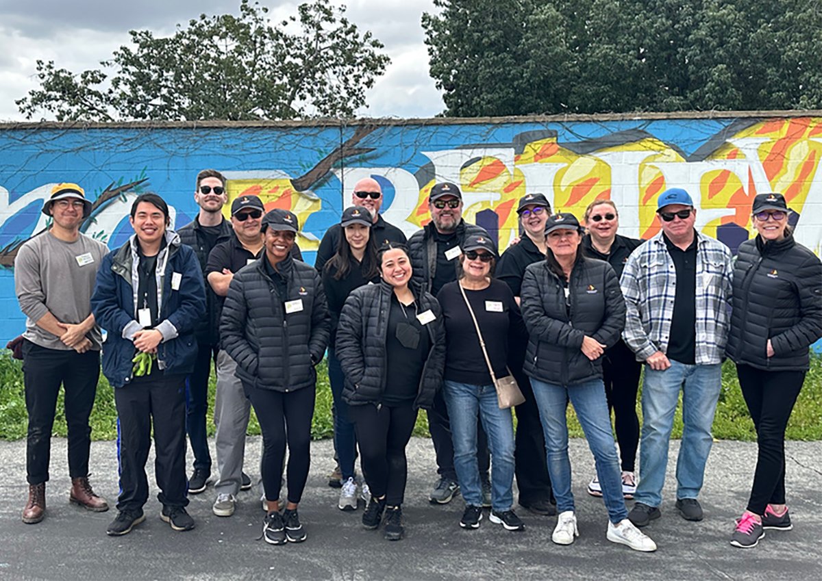 LandmarkDiv's tweet photo. Last week, employees from our headquarters in El Segundo rode the Do Good Bus and volunteered at Shields for Families. It was an excellent day of giving back for a great cause!
https://t.co/NTxSsVdx5p
https://t.co/BmRZ9RxPRa
#helpinghands #community #dogoodbus
#shieldsforfamilies https://t.co/JgLtCcgj6I