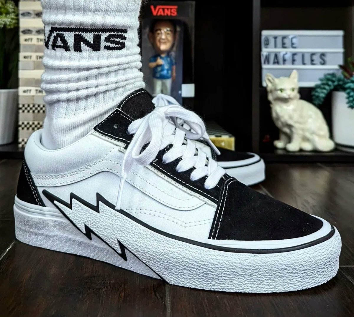 SneakerAlert on Twitter "Vans Old Skool 'Lightning Bolt' Redhttp
