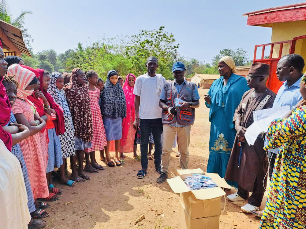 Boubacazed's tweet photo. La mauvaise gestion de l’hygiène menstruelle à des impacts néfastes sur le rythme de toutes les activités des filles. 200 sur 458 filles de deux (2) écoles de la CR de KOBA ont bénéficié chacunes un kit de 3 serviettes hygiéniques lavables et réutilisables https://t.co/6UiodxBbRl