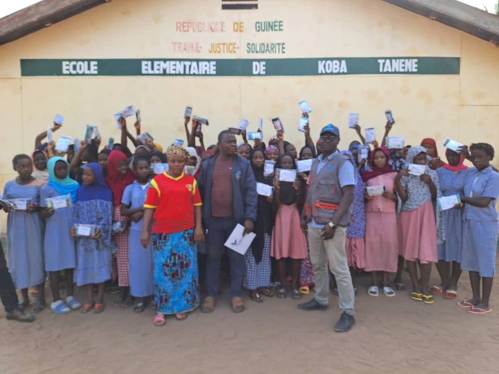 Boubacazed's tweet photo. La mauvaise gestion de l’hygiène menstruelle à des impacts néfastes sur le rythme de toutes les activités des filles. 200 sur 458 filles de deux (2) écoles de la CR de KOBA ont bénéficié chacunes un kit de 3 serviettes hygiéniques lavables et réutilisables https://t.co/6UiodxBbRl