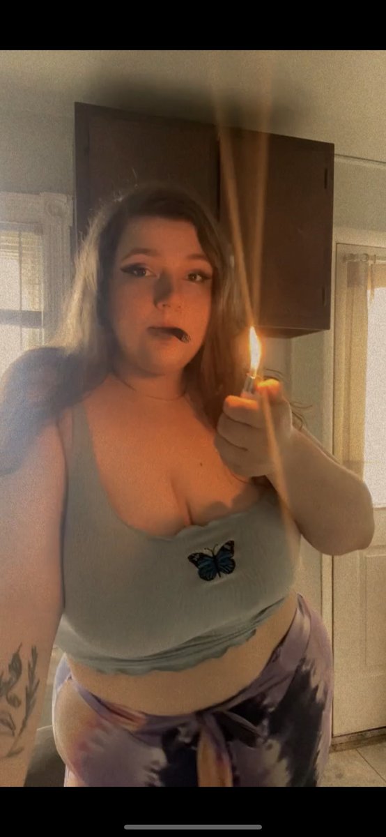 SlammedRose's tweet photo. Would you come smoke with me? #nsfw #plussizewomen  #PAWG #bbw #snowbunny #thick #plussize #bigtitties #chubbygirl #thickwomen #ofgirls #onlyfans #onlyfansgirl #newbieonlyfans #sellingnudes #sellingcontent #buymycontent #paytoplay #fetishfriendly #nudesforsale #contentforsale https://t.co/0ZhEynw88x