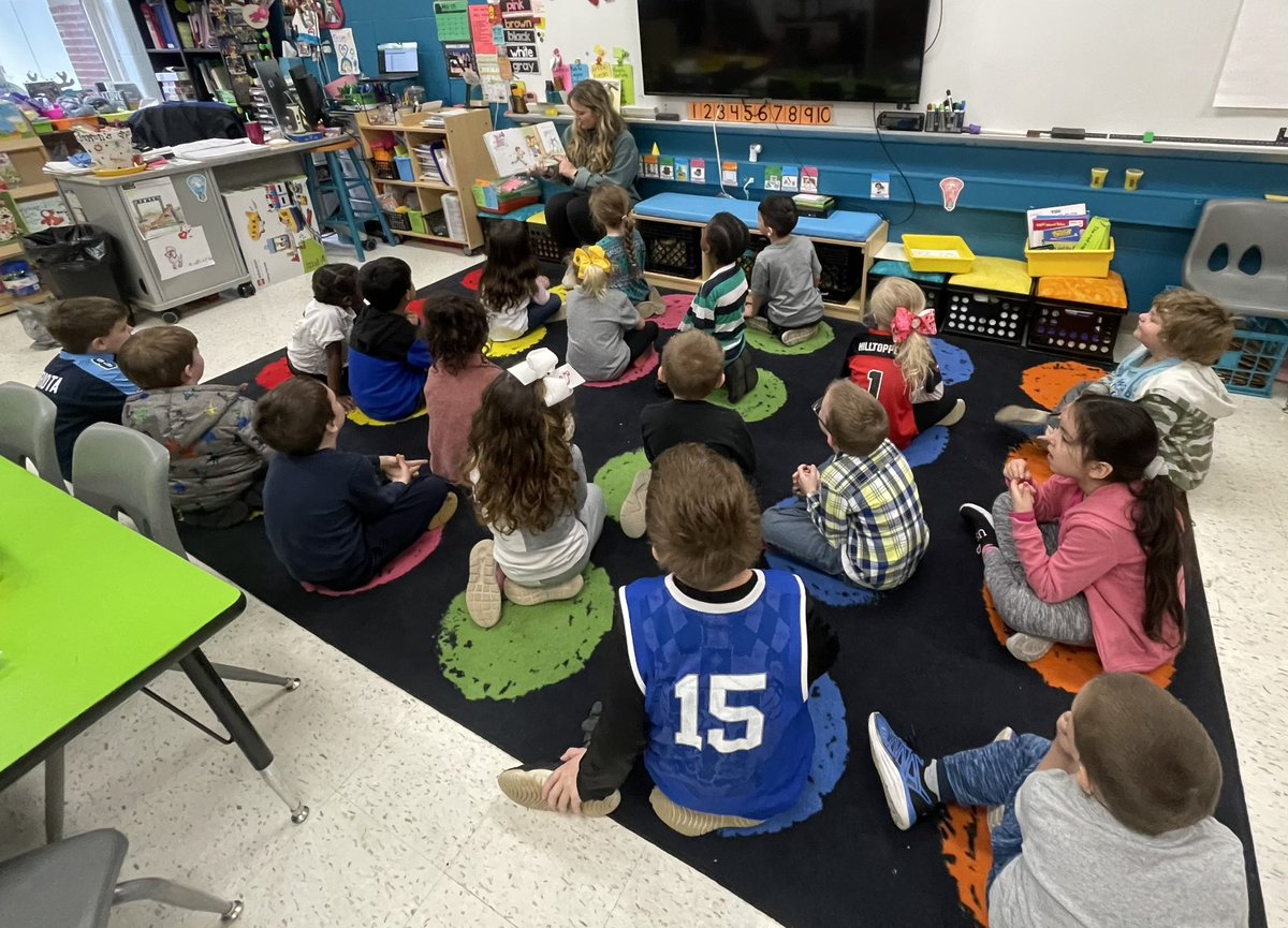 RBurton_BES's tweet photo. We loved having guest readers today to help us celebrate reading. @BriarwoodES https://t.co/s6oT7keI6d