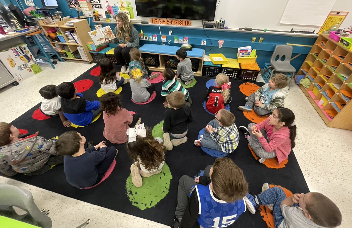 RBurton_BES's tweet photo. We loved having guest readers today to help us celebrate reading. @BriarwoodES https://t.co/s6oT7keI6d