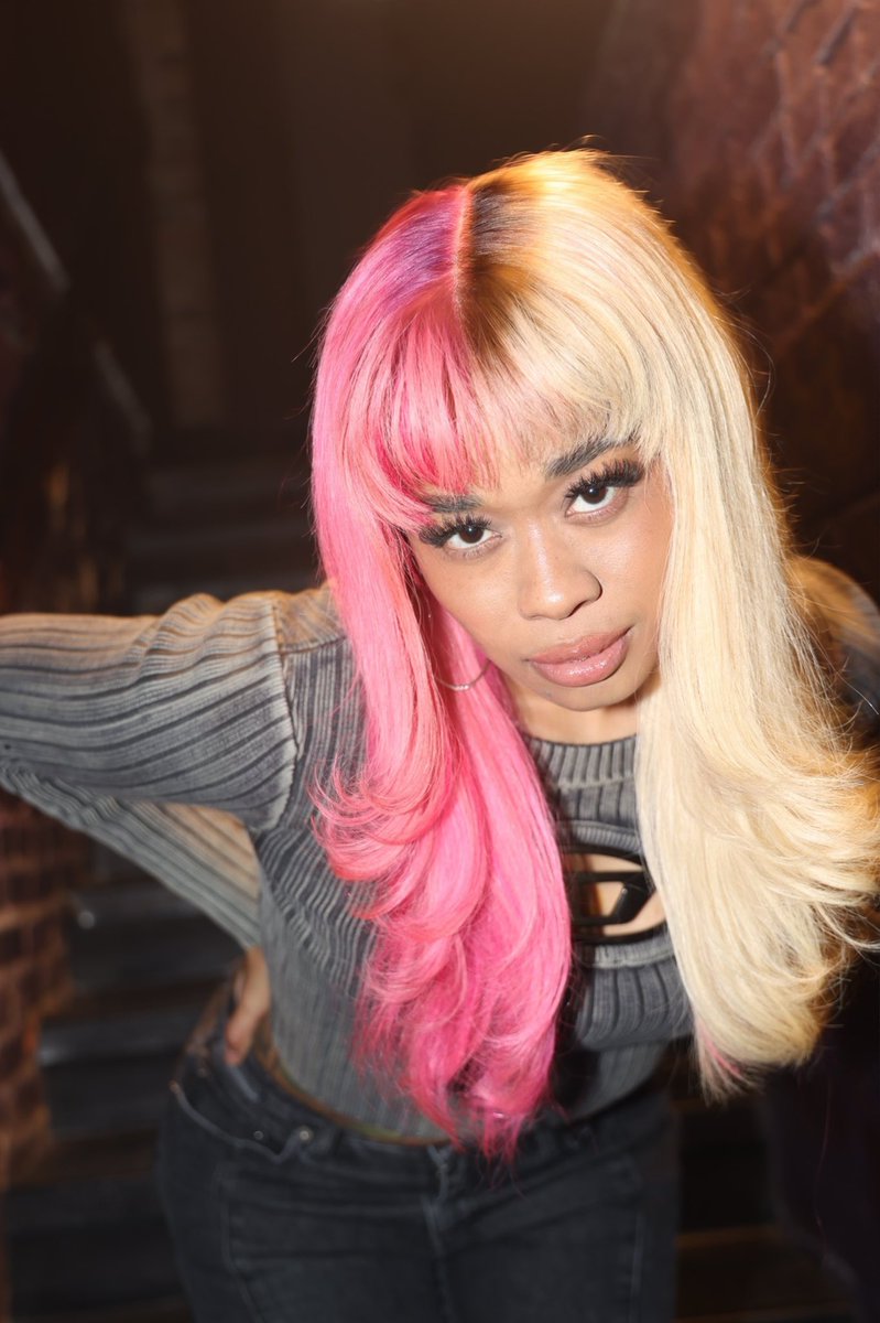 TiaCorine's tweet image. glock on my hip. 🦄💨