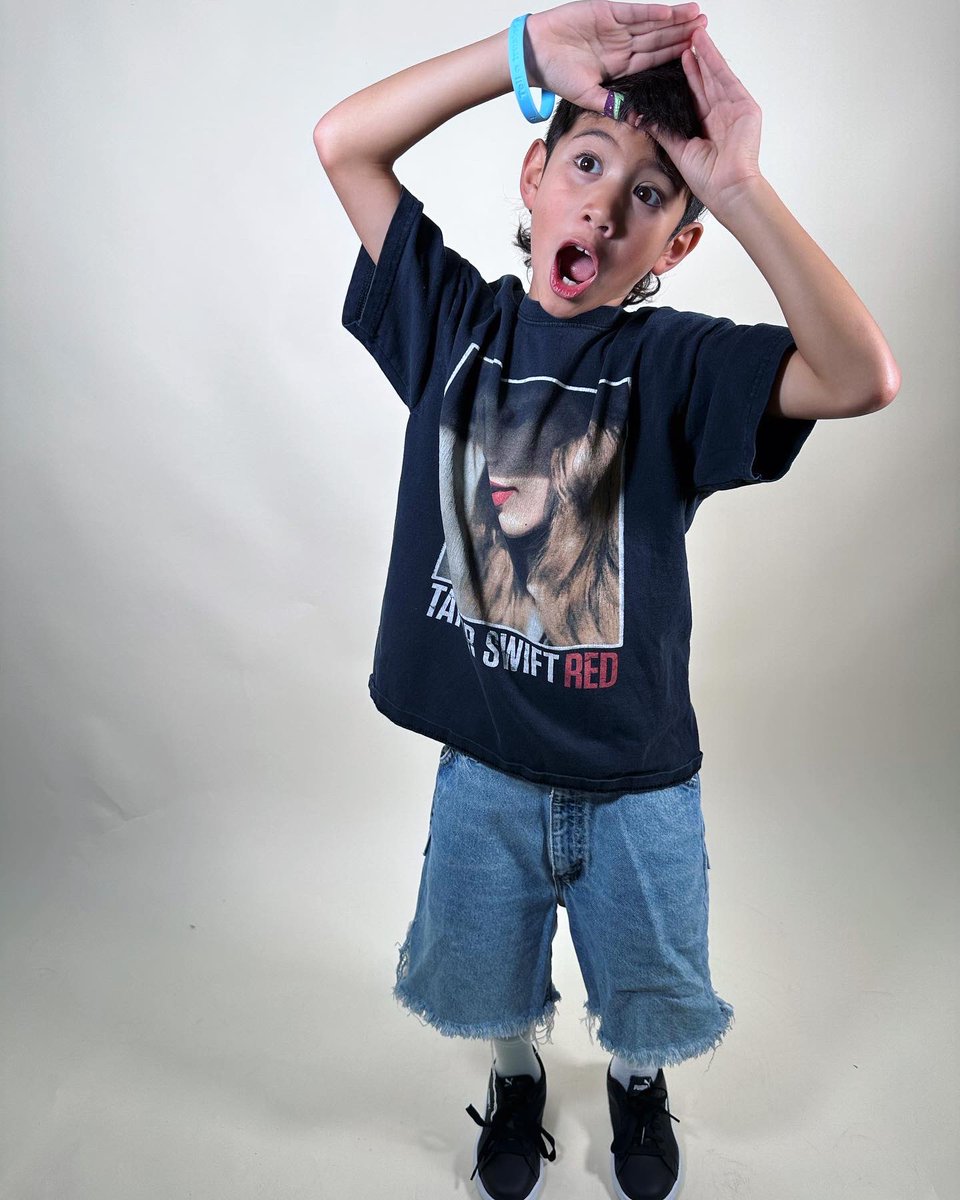 goodlookinout4's tweet photo. Kids fits dropping this weekend 🖍️

Available in store Saturday 4/1 https://t.co/zg68OtObJ9