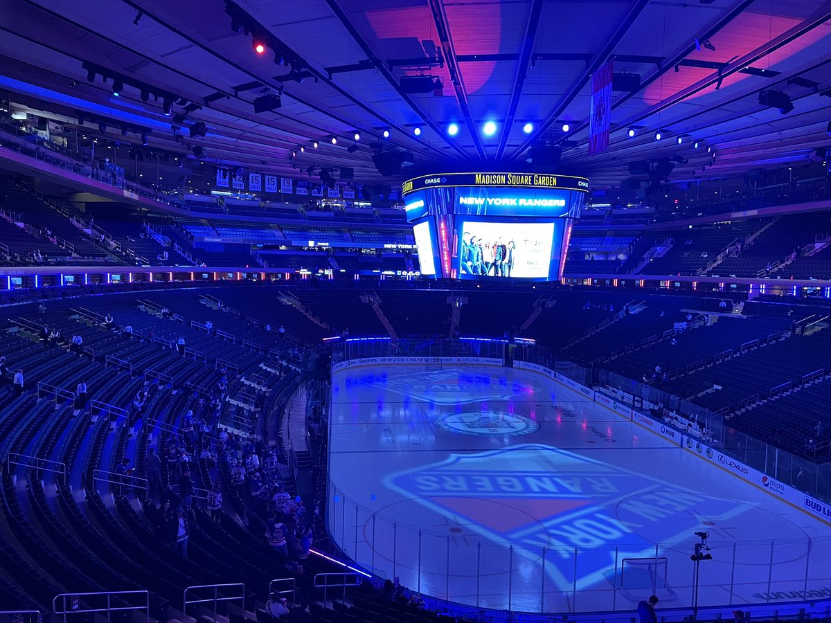 RachelleLesy's tweet photo. Konektis in New York.  Now time to enjoy a Rangers game https://t.co/mjheQbsXxA