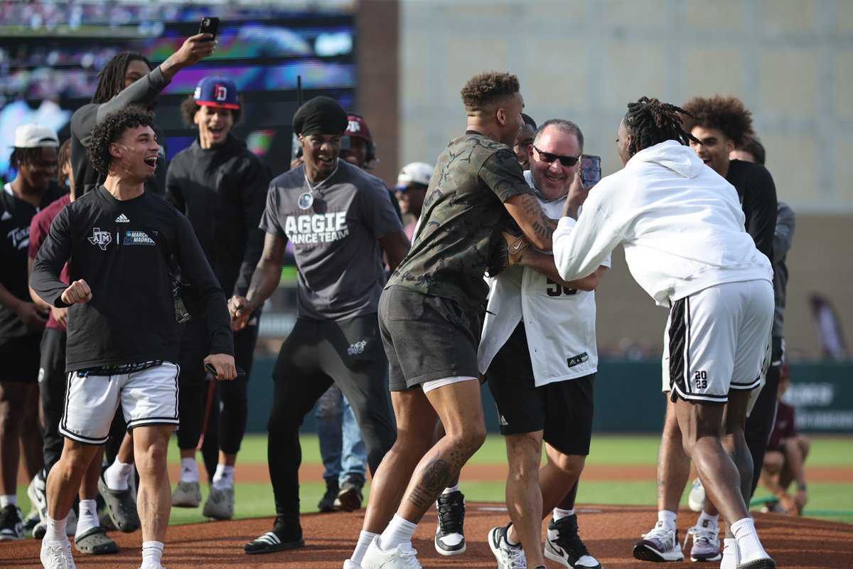 aggiembk's tweet photo. certified FIREBALLER 🔥⚾️🔥 https://t.co/jy8AWGZW79