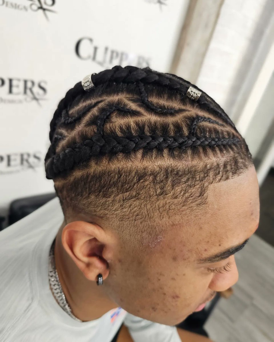 kayalaniz1002's tweet image. Inspired design cornrows , fade and lineup I did on this phenomenal gentleman! @taylengreen17 
#cornrows 
#braids 
#fade
#lineup
#bsu
#BoiseState 
#clippershairdesign 
#Boise
#idaho
#misskay_does_it
#miss___kay_does_it