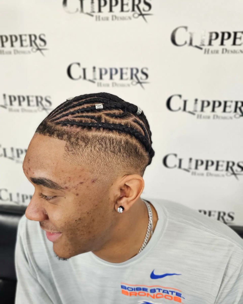 kayalaniz1002's tweet image. Inspired design cornrows , fade and lineup I did on this phenomenal gentleman! @taylengreen17 
#cornrows 
#braids 
#fade
#lineup
#bsu
#BoiseState 
#clippershairdesign 
#Boise
#idaho
#misskay_does_it
#miss___kay_does_it