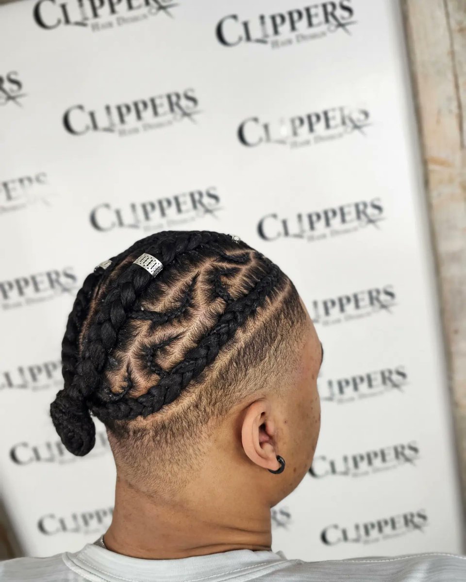 kayalaniz1002's tweet image. Inspired design cornrows , fade and lineup I did on this phenomenal gentleman! @taylengreen17 
#cornrows 
#braids 
#fade
#lineup
#bsu
#BoiseState 
#clippershairdesign 
#Boise
#idaho
#misskay_does_it
#miss___kay_does_it