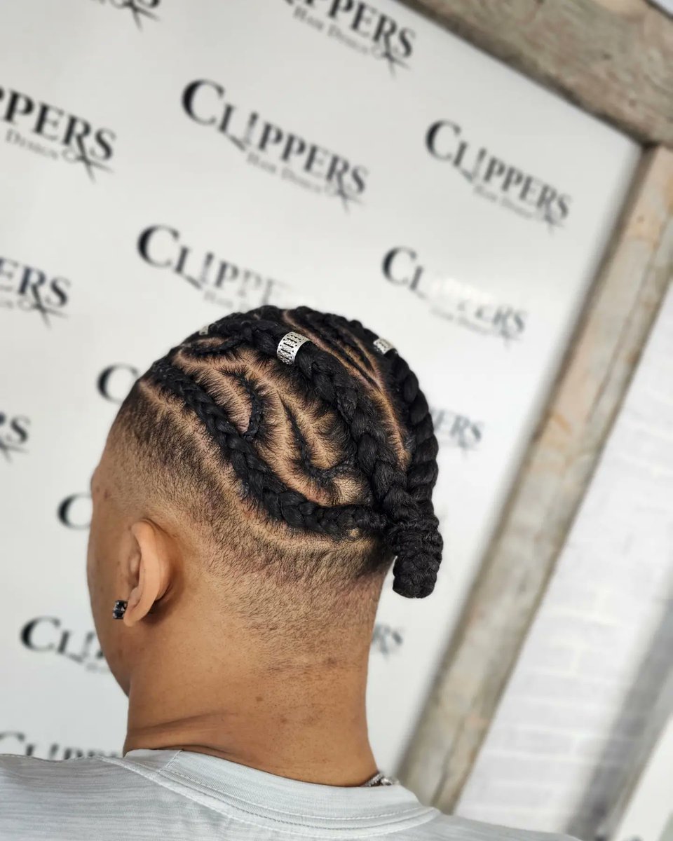 kayalaniz1002's tweet image. Inspired design cornrows , fade and lineup I did on this phenomenal gentleman! @taylengreen17 
#cornrows 
#braids 
#fade
#lineup
#bsu
#BoiseState 
#clippershairdesign 
#Boise
#idaho
#misskay_does_it
#miss___kay_does_it
