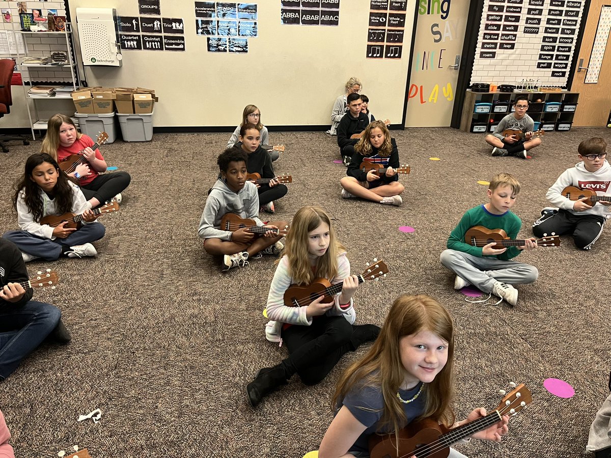 CHEmusicians's tweet photo. Fifth Grade having a fun time learning ukuleles. https://t.co/twf92KlYnU