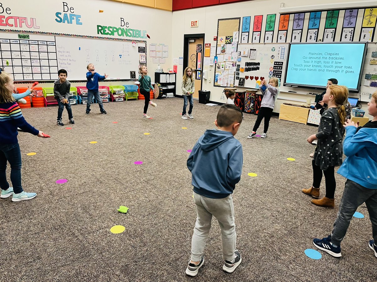 CHEmusicians's tweet photo. Second Grade learning a new bean bag game. https://t.co/UvwyYFjGam