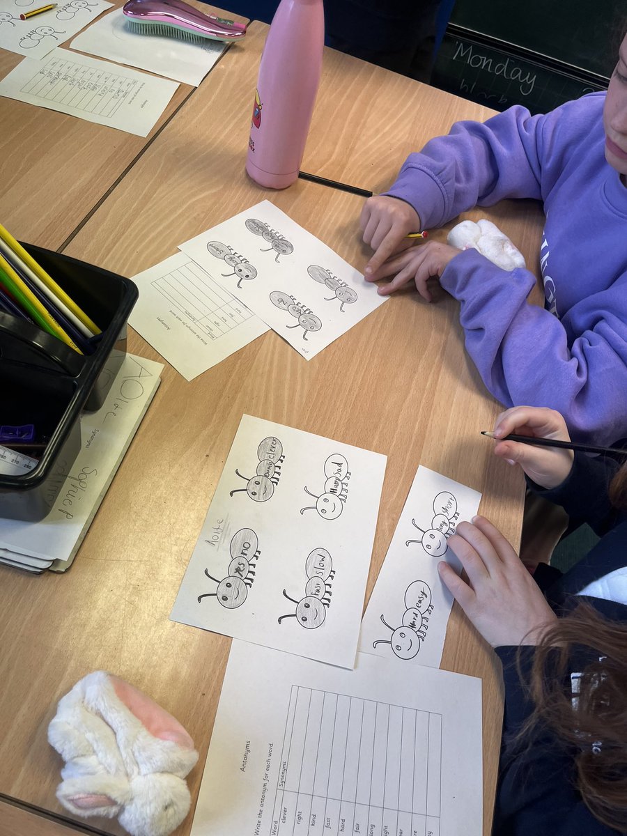 CuthbertsonLVPS's tweet image. P5 were learning about antonyms today. We completed various activities to consolidate our learning.👏👏