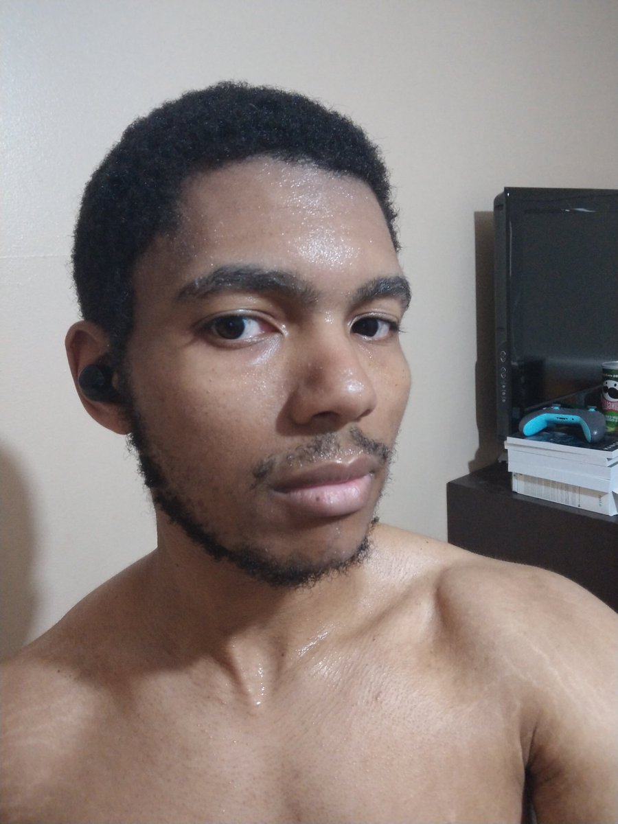 alxellt0308's tweet photo. There r many ways people take care of their mental health. Working up a sweat is one of mine π πͺπͺ #teamhulk #KeepGrinding #year2incoming https://t.co/Tvd0mzBKDW